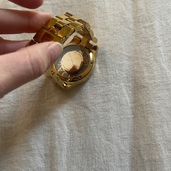 MBM3206 Marc by Marc Jacobs Henry Skeleton
Women's watch Gold chunky watch 40 mm - Picture 3 of 7